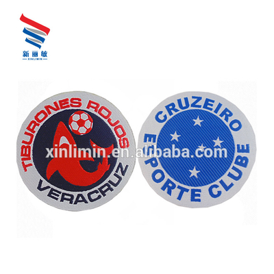 Bouton sur le style design personnalisé Fer sur les patchs tissés pour l' équipe de football Club personnalisé