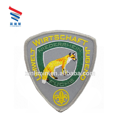 Logo personnalisé Patches en coton tissé/fil jumeaux pour la promotion des clubs scolaires