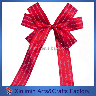 L'arc de ruban de satin rouge artisanal pour l'emballage de cadeaux B2B élève votre jeu de présentation