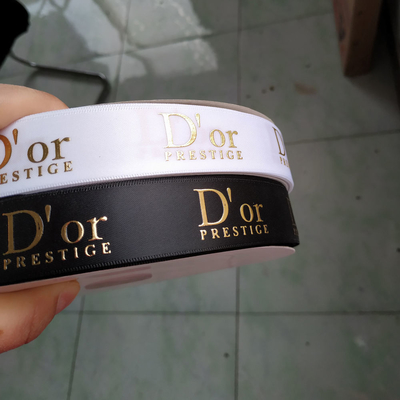 Accepté par l'OEM en papier d'or personnalisé imprimé en 3D avec logo polyester ruban satiné pour emballage cadeau