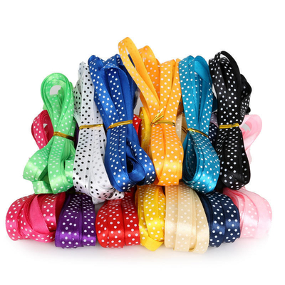 Ruban satiné en polyester de 3 mm à 100 mm aux couleurs vives pour le style et le tissu à face unique