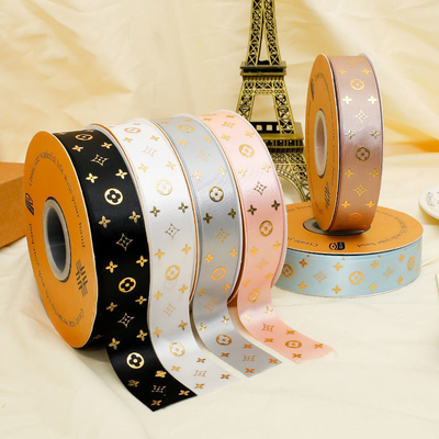 Boîte à taches de couleur solide Emballage cadeau Fiore ruban de mariage avec tissu satiné