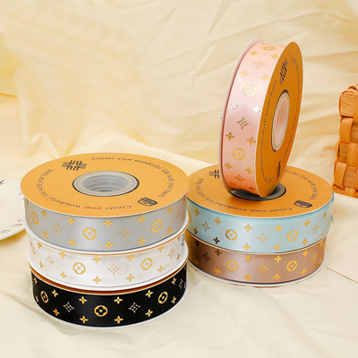 Boîte à taches de couleur solide Emballage cadeau Fiore ruban de mariage avec tissu satiné