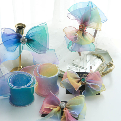 Gradient Curling Wave Edge Tissu satiné arc-en-ciel artisanal fleurs de ruban à courroie de cheveux pour enfants