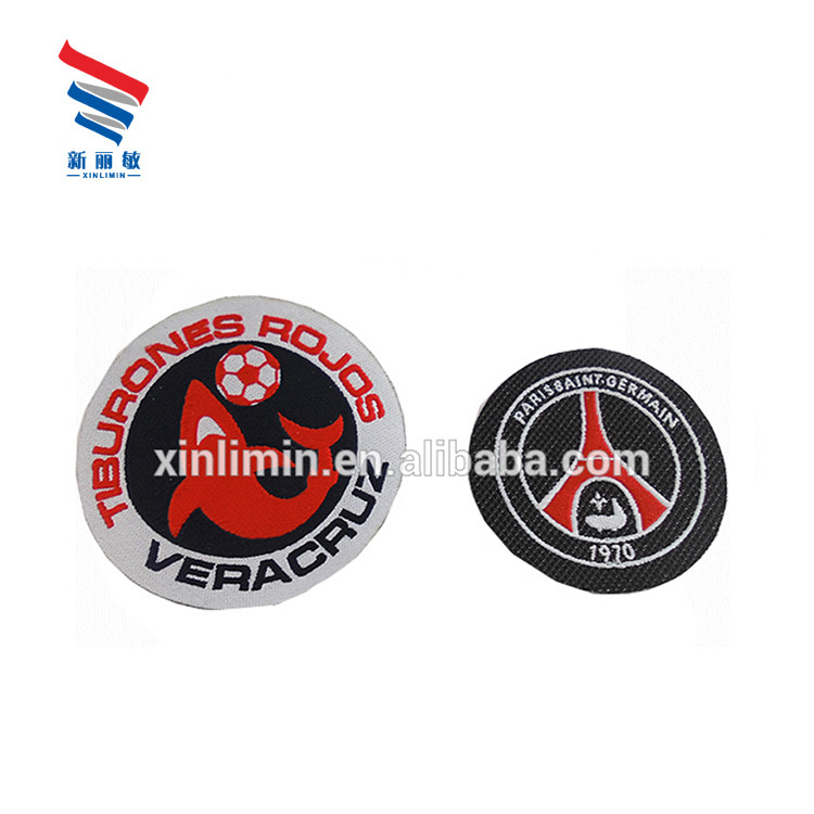 Bouton sur le style design personnalisé Fer sur les patchs tissés pour l' équipe de football Club personnalisé